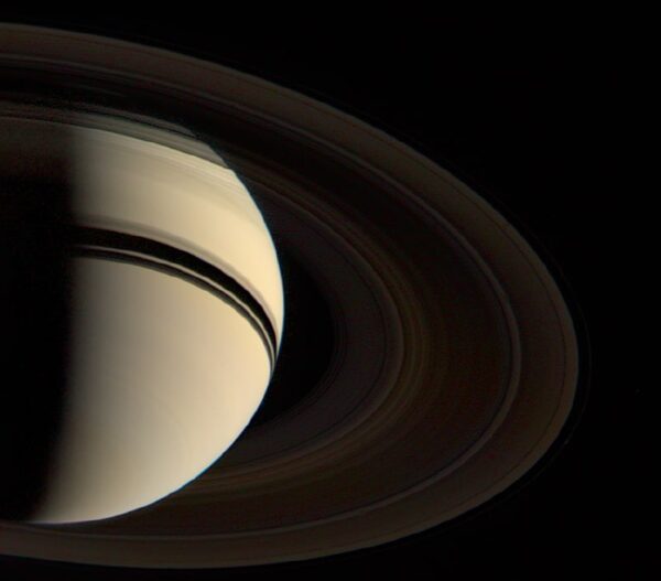 Istoriniai kosmoso įvykiai: Enkės kometa, „Voyager-2“ ir „Hubble“ teleskopas