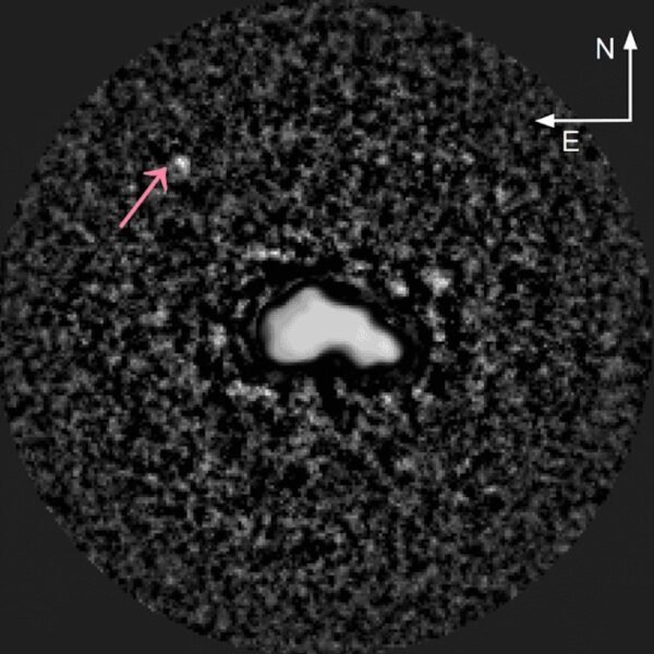 16962 Asteroidas Nisa Gali Būti Trijų Dalių Struktūra