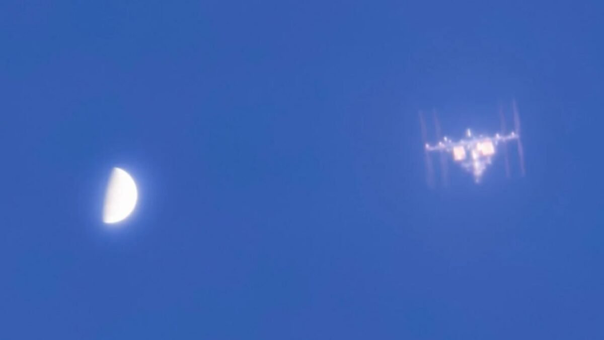 2639 Fotografas Užfiksavo įspūdingą Tarptautinės Kosminės Stoties