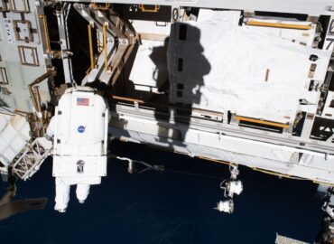 2694 Astronautai Atliko Sėkmingą Išėjimą į Atvirą Kosmosą
