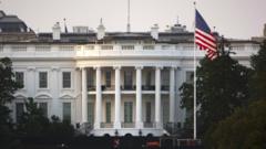 Buvęs Baltųjų rūmų teleprompterio operatorius privalo sumokėti $172,000 už statymus dėl Trumpo kalbų