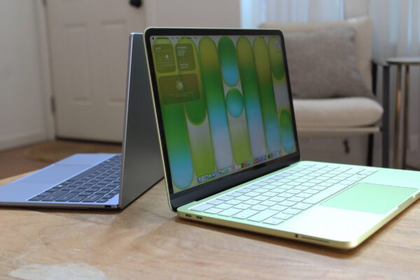 Dell XPS 13 ir MacBook Neo: kuris 700 dolerių vertės nešiojamas kompiuteris geresnis?