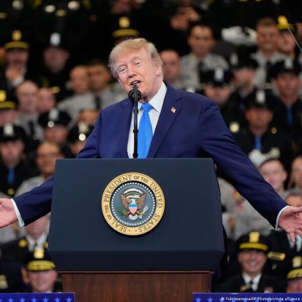 Donald Trump planuoja paskelbti Hormuzo sąsiaurį JAV teritorija