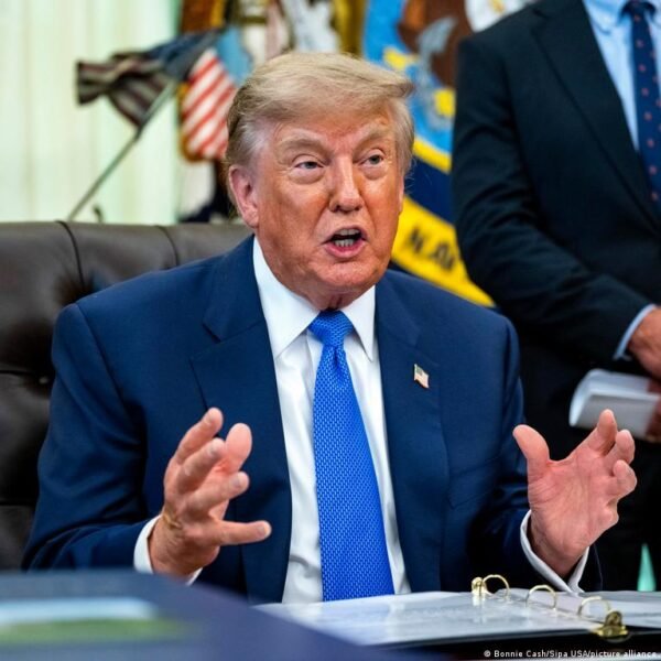 Donaldas Trumpas Silo Keisti Jav Vaik Skiep Politik