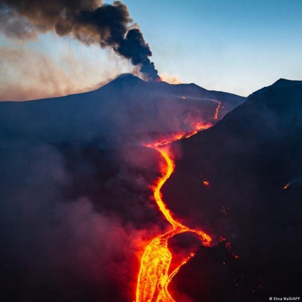 Etna Ugnikalnis Sicilijoje Vl Sutrikd Skrydius Katanijos Oro Uoste