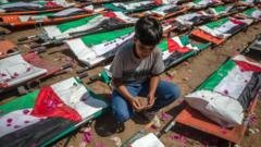 Gazoje Surengtos Masins Laidotuvs 112 Palestiniei Uvusi Per Izraelio Smg