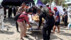 Indonezijoje žemės drebėjimas nusinešė gyvybes ir privertė tūkstančius palikti namus