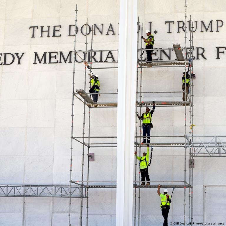 Kennedy Centro Valdyba Patvirtino Trumpo Vardo Raym Ant Fasado Ir Renovacijos Plan