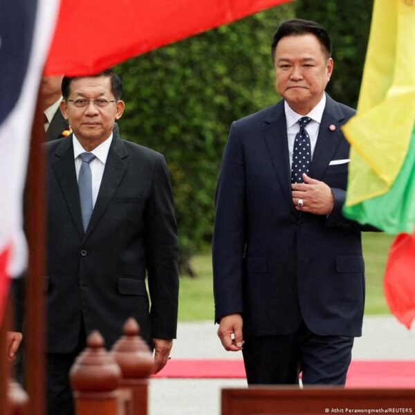 Mianmaro Lyderis Min Aung Hlaing Siekia Pripainimo Tailande