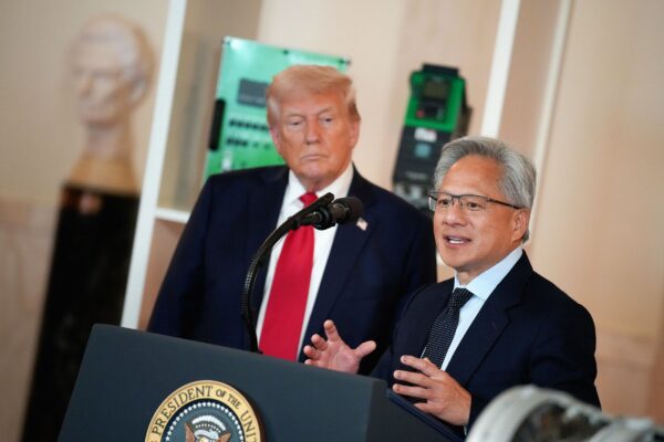 Nvidia vadovas Jensen Huang sulaukė Donaldo Trumpo skambučio per susitikimą