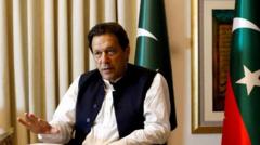 Pakistano buvęs premjeras Imranas Khanas vėl suimtas po ligoninės apžiūros