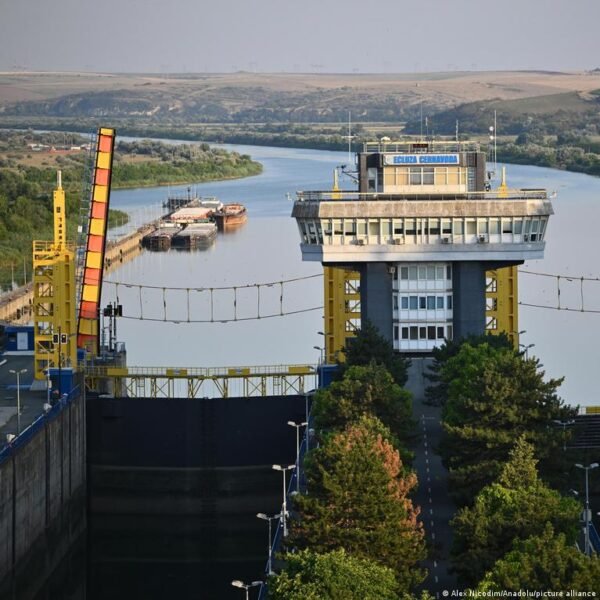 Rumunija Udaro Atomin Elektrin Dl Vandens Trkumo Vengrija Kovoja Su Dunojaus Nusekimu