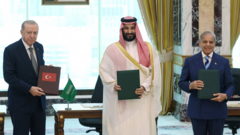 Saudo Arabija Turkija Ir Pakistanas Pasira Gynybos Pakt