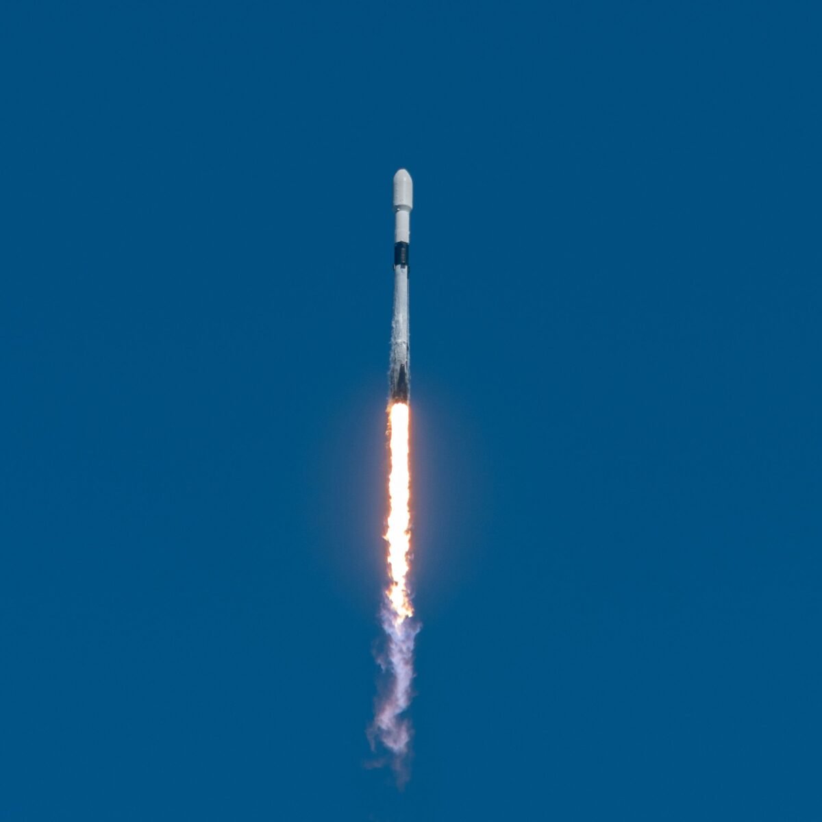 Spacex Raketos Smgis Mnul Kelia Grsm Bsimiems Mnulio Bazms