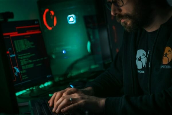 Vmware Itais Tris Kritines Saugumo Spragas Leidianias Apeiti Autentifikacij