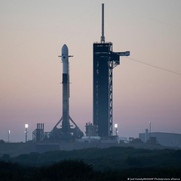 Vietnamas Pasitelkia Spacex Pirmai Privaiai Palydov Paleidimo Misijai