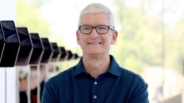Tim Cook palieka Apple CEO postą po 15 metų vadovavimo