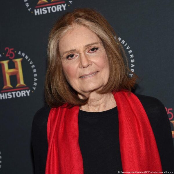 Mirė žymi feministė ir žurnalistė Gloria Steinem