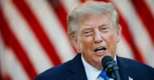 D. Trumpas teigia, kad karas su Iranu nesibaigs iki lapkritį vyksiančių JAV vidurio kadencijos rinkimų