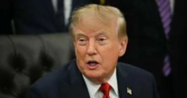 D. Trumpas paskelbė uždraudžiantis CNN, MS NOW ir Politico patekimą į Baltuosius rūmus