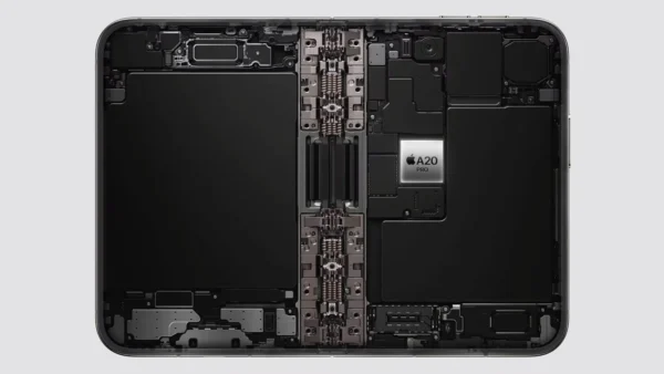 Pirmojo sulankstomo „iPhone“ gamybą stabdė vyrių ir kokybės kontrolės problemos