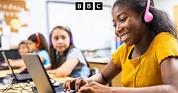 BBC Tech Life paskelbė laidą apie vaikystę dirbtinio intelekto amžiuje