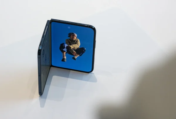 Apple pristatė „iPhone Duo“, „iPhone 18 Pro“ ir „iPhone 18 Pro Max“