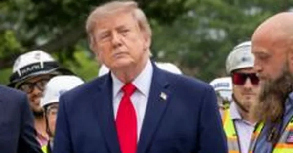 Didieji JAV kanalai sustabdė bendrą Trumpo veiklos nušvietimą po draudimo žiniasklaidai