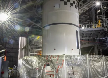 Ruošiami SLS kietojo kuro greitintuvai misijai „Artemis 3“
