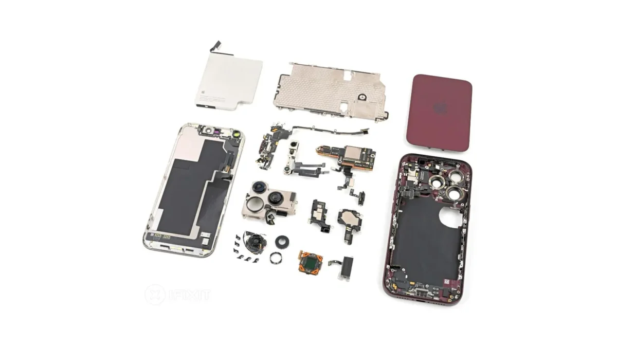 iFixit iPhone 18 Pro skyrė 7 iš 10 už taisomumą