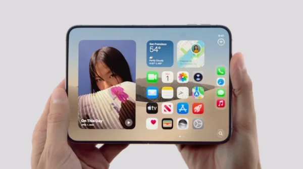Apple pristatė pirmąjį sulankstomą „iPhone Duo“ su 7,6 colio vidiniu ekranu