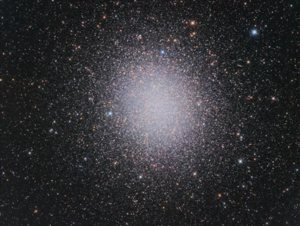 Omega Centauri išsiskiria tarp Paukščių Tako rutulinių spiečių