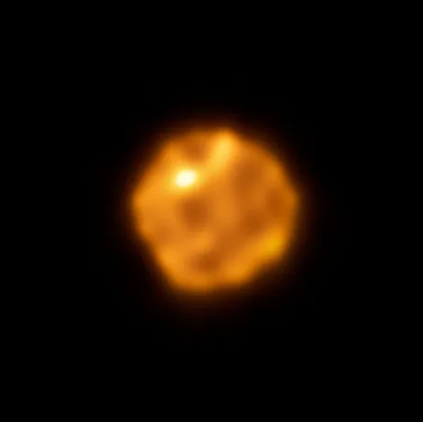 ALMA parodė detalesnį Betelgeizės vaizdą su ilgai išliekančia karšta dėme