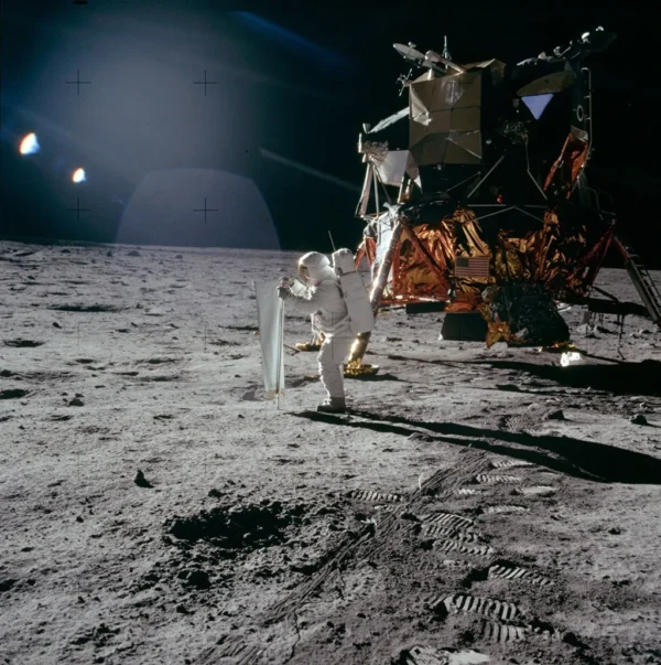 Per „Apollo 11“ misiją Mėnulyje atliktas Saulės vėjo sudėties eksperimentas