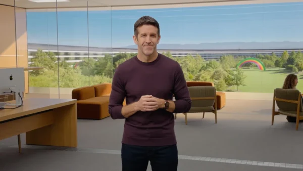 Johnas Ternusas svarsto mažinti valdymo grandžių skaičių Apple