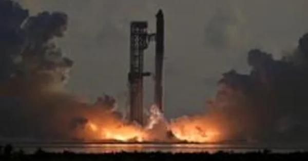 SpaceX Starship per 14-ąjį bandymą pasiekė orbitą ir baigė skrydį ugniniu nusileidimu vandenyne