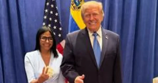 Donaldas Trumpas Niujorke susitiko su Venesuelos laikinąja prezidente Delcy Rodríguez
