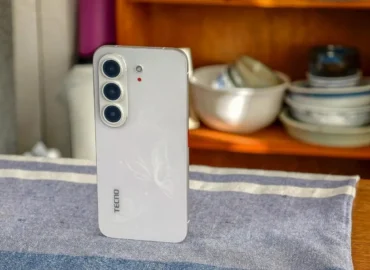 TECNO pristatė beveik berėmio telefono prototipą su 6,78 colio ekranu