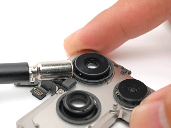 iFixit iPhone 18 Pro skyrė 7 iš 10 taisomumo įvertinimą