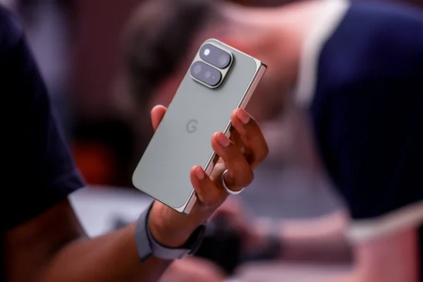 Pixel 11 serijoje pristatyta „Call for Me“ funkcija su „Gemini“