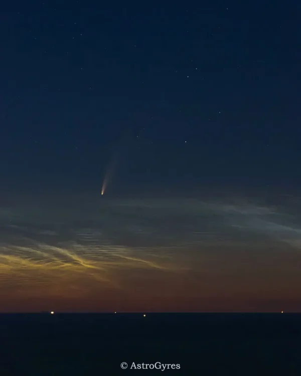 Kometa NEOWISE 2020 metų liepą virš Adrijos jūros buvo nufilmuota iš Italijos
