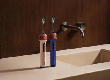 „Dyson“ pristatė dantų šepetėlį „CameraJet“ su kamera ir dirbtiniu intelektu