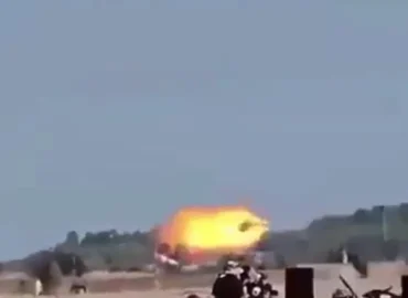 Graikijos karinių oro pajėgų naikintuvas F-4 „Phantom“ sudužo per aviacijos šou netoli Atėnų