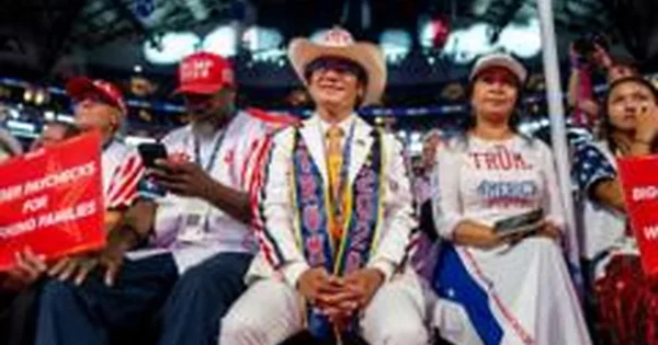 D. Trumpas respublikonų suvažiavime pažadėjo po 5 tūkst. dolerių kiekvienam JAV suaugusiajam