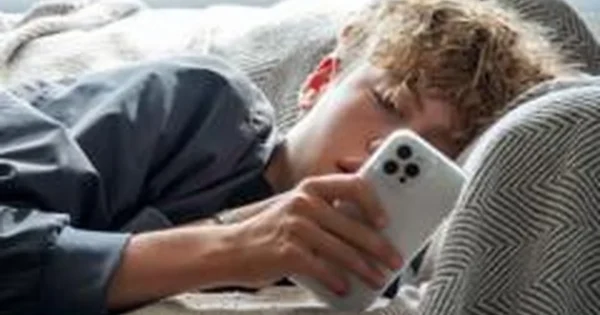 WhatsApp pristatė pasirenkamus tėvų valdiklius paauglių paskyroms