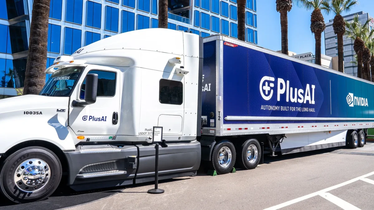 Niuarke pavogtose priekabose su Nvidia ženklais rasta apie 18 tonų smėlio