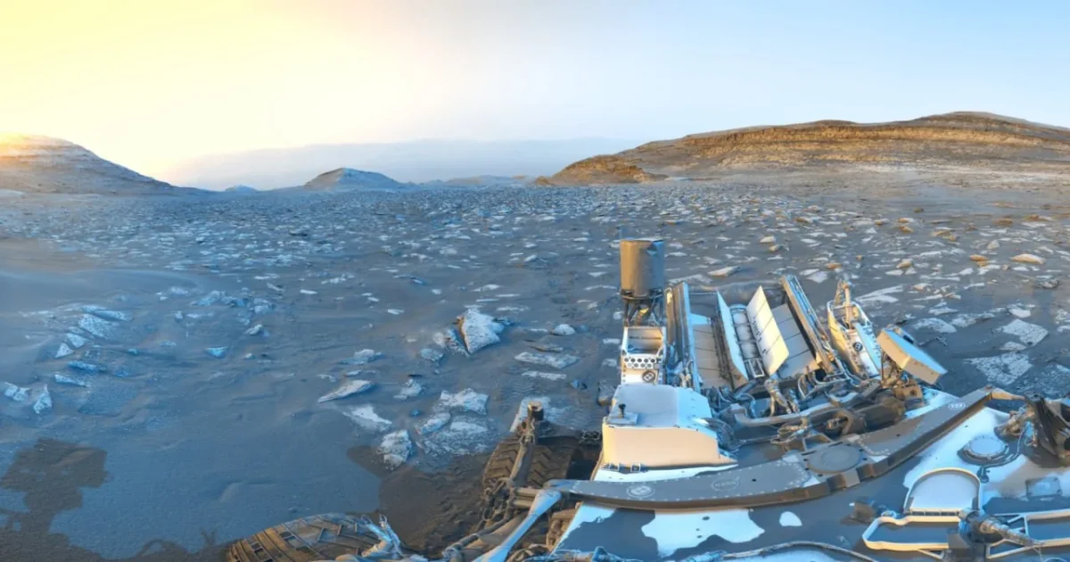NASA paskelbė naują Curiosity panoramą iš Geilo kraterio