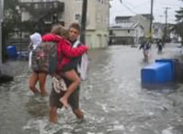 Galinga nor'easter audra sukėlė pakrančių potvynius Niujorke ir Naujajame Džersyje
