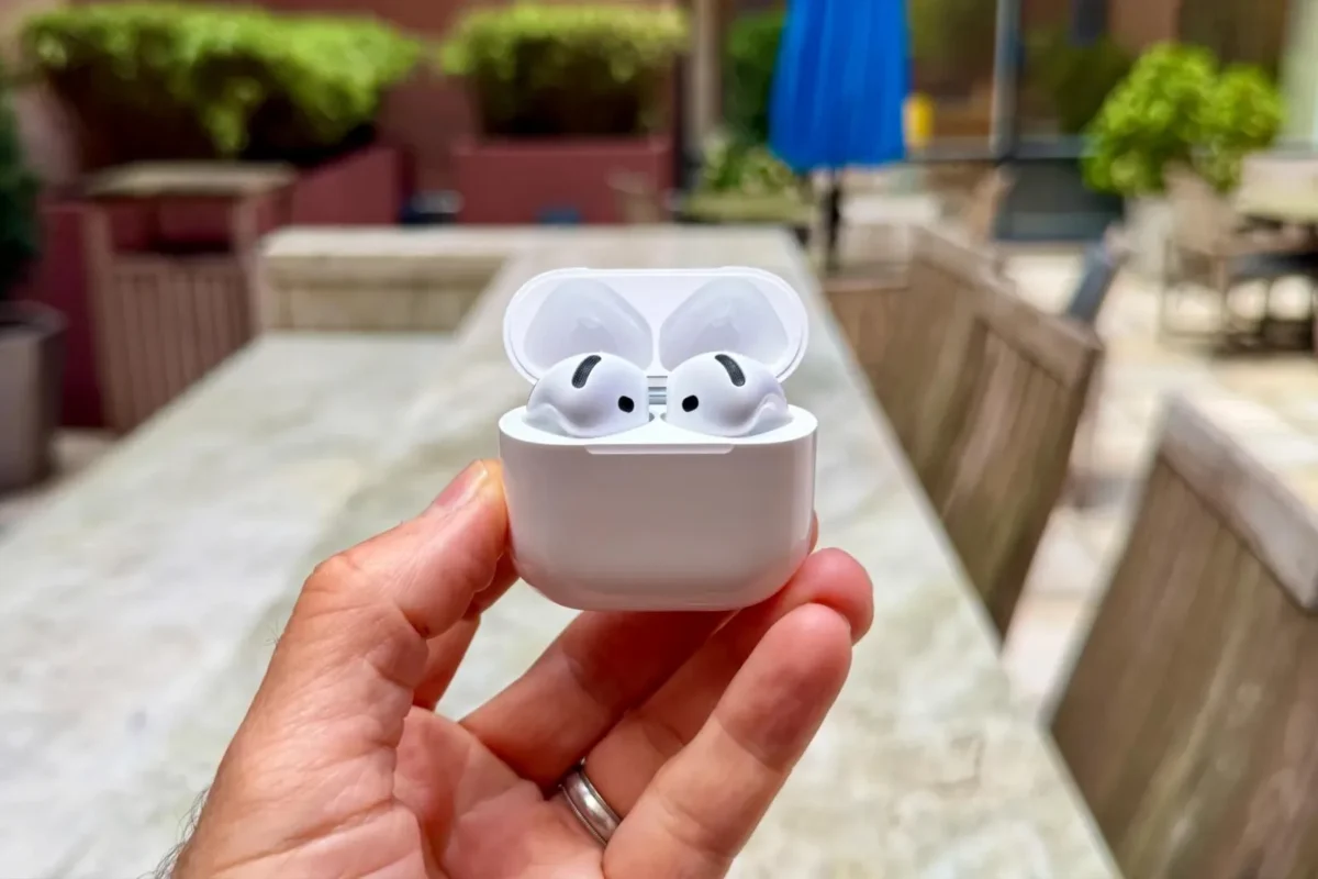 iFixit AirPods 5 taisomumą įvertino 2 balais iš 10