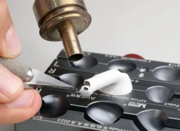 iFixit AirPods 5 taisomumą įvertino 2 balais iš 10